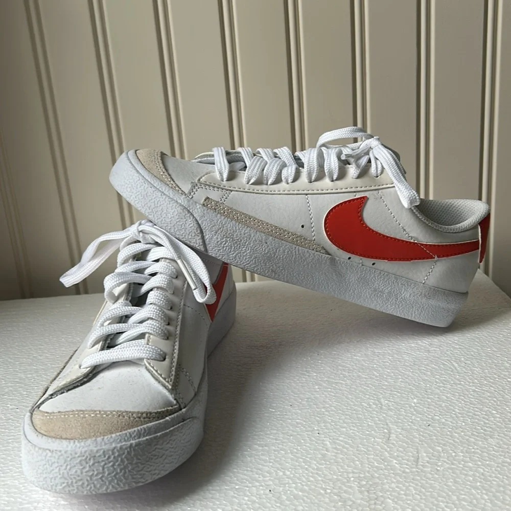 NWOT! Nike kids 2021 Blazer Low '77 (GS) lace up sneakers boys size 4.5Y white